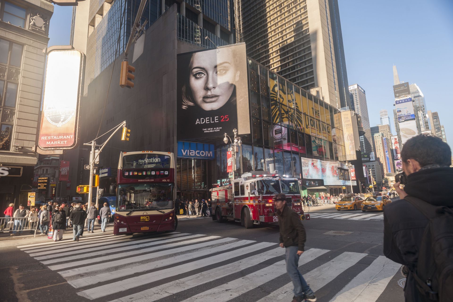 Adele&#039;s &quot;25&quot; sells a record-breaking 3.38 million copies (Image via Getty)