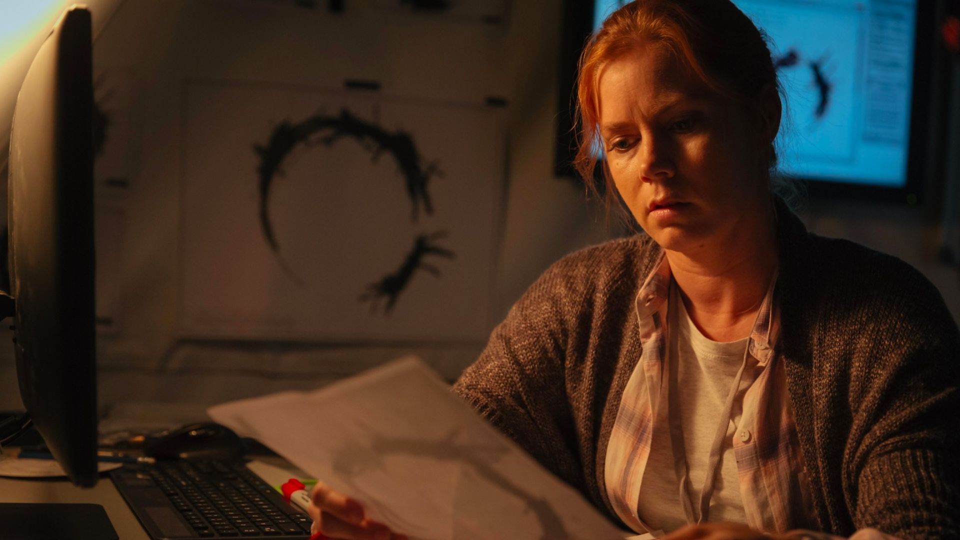 Amy Adams in Arrival (Image via Paramount)