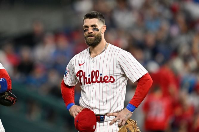 "Give Bryce Harper the golden middle finger" - Phillies fans slam $330M superstar for postseason flop despite Gold Glove nomination