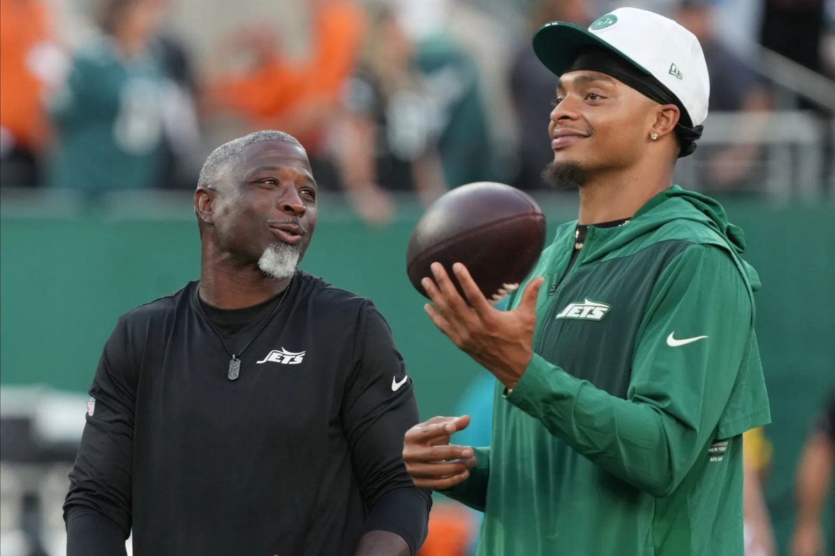 Aaron Glenn makes feelings known on benching Justin Fields for Week 7 after Jets QB gets sacked 9 times in loss to Broncos