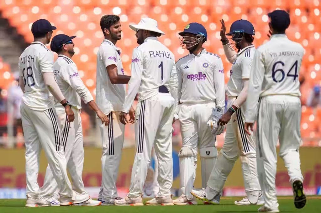 Nitish Kumar Reddy (left) bowled only four overs and didn