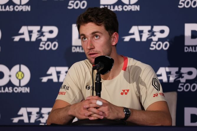 "This is fake news" - Casper Ruud calls out misinformation about his take on Carlos Alcaraz & Jannik Sinner's success amid busy schedule