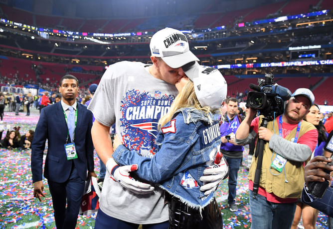 IN PICS: Rob Gronkowski’s GF Camille Kostek shows off fall-inspired fits as SI Swimsuit model spends quality time with friends in latest IG dump