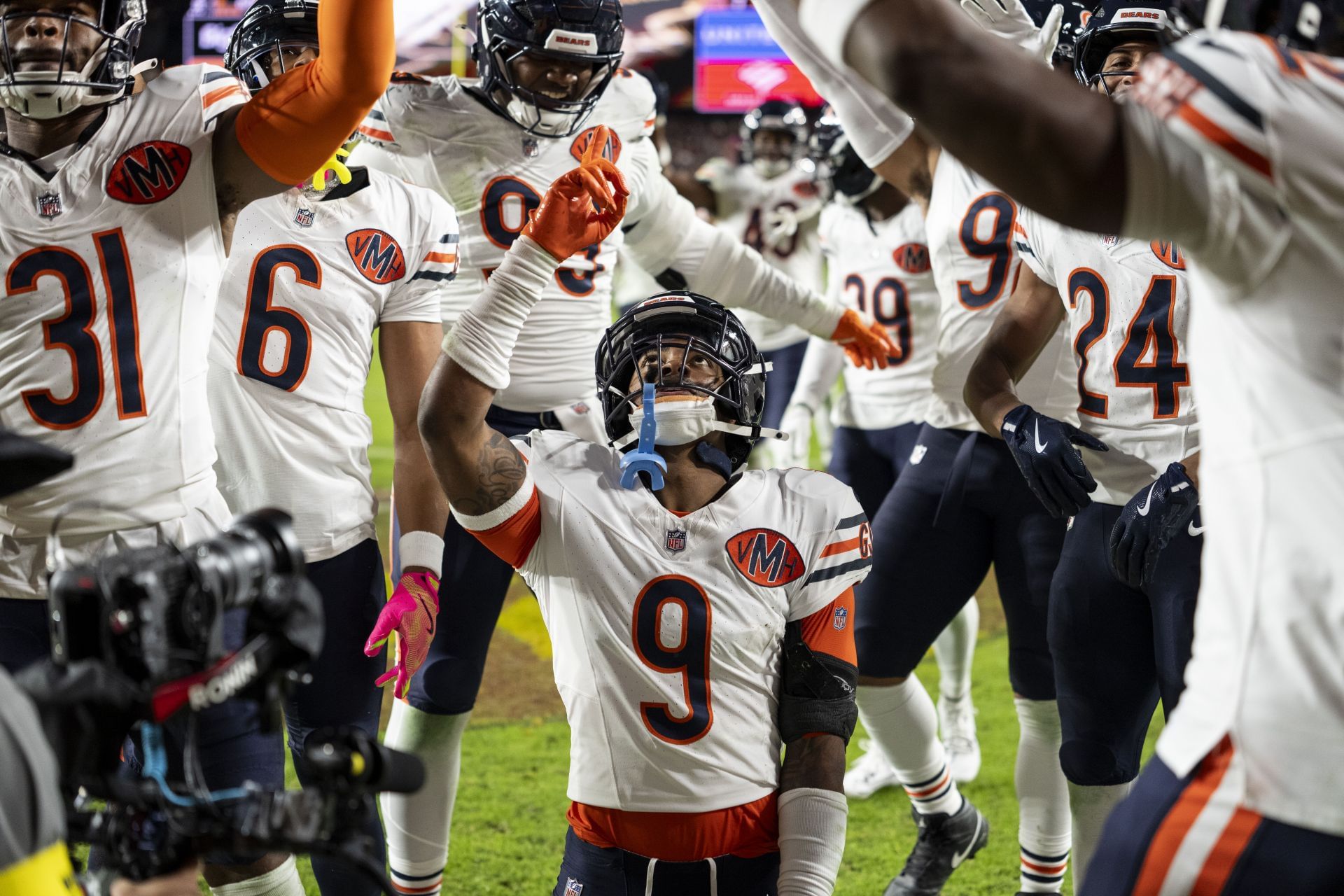 "NFL refs, sponsored by FanDuel": Fans torch referees for "ridiculous" illegal formation penalty on Bears