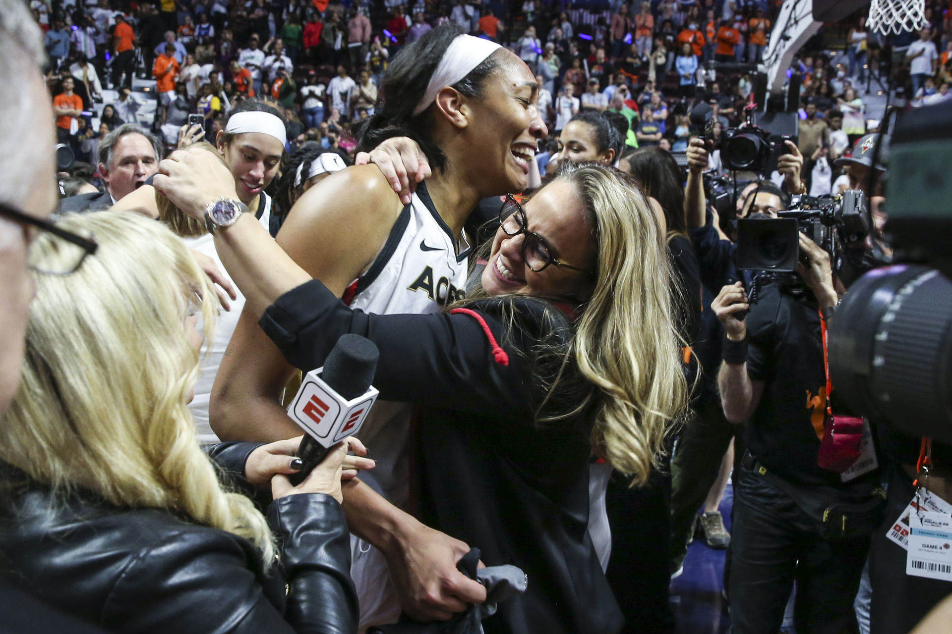 Becky Hammon makes huge statement about A&#039;ja Wilson. (Photo: IMAGN)
