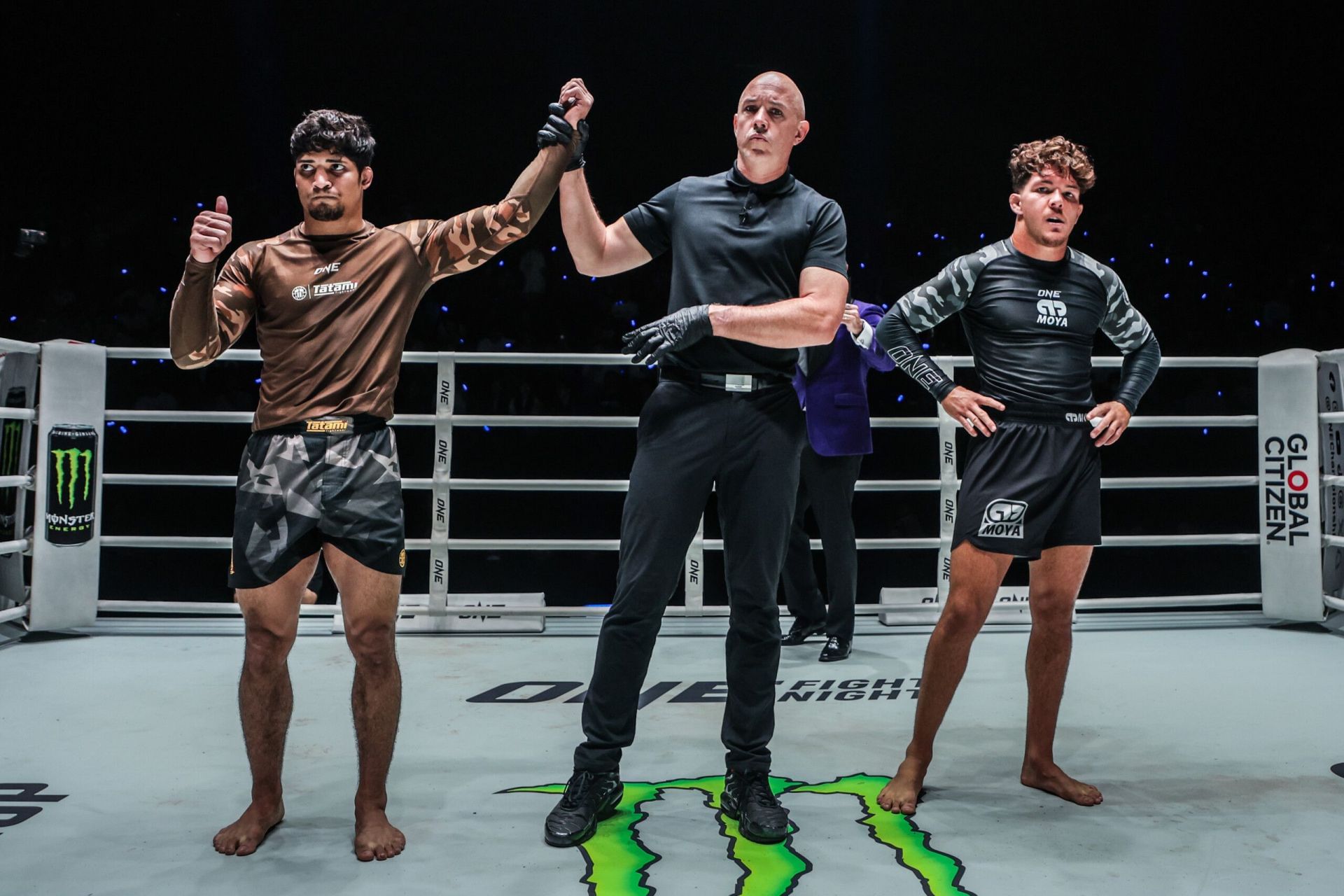 Fabricio Andrey (L) beats Eduardo Granzott | Image by ONE Championship