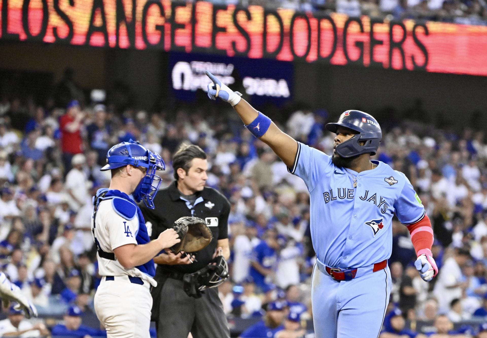 Toronto Blue Jays defeated the Los Angeles Dodgers 6-2 to win Game 4 of the 2025 World Series. - Source: Getty