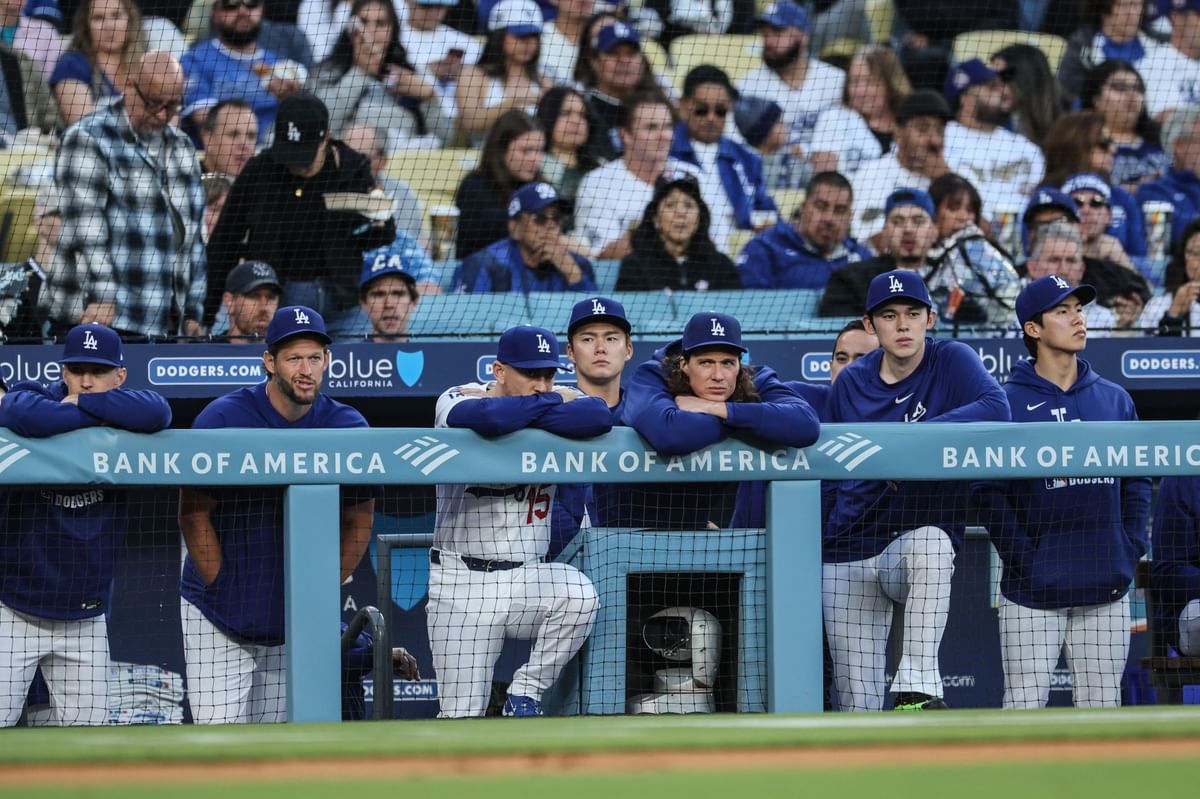 "Did Tyler Glasnow sh** on his seat?" - Fans suspect gross surprise as Roki Sasaki switches chairs after sniffing out Dodgers ace's alleged mishap