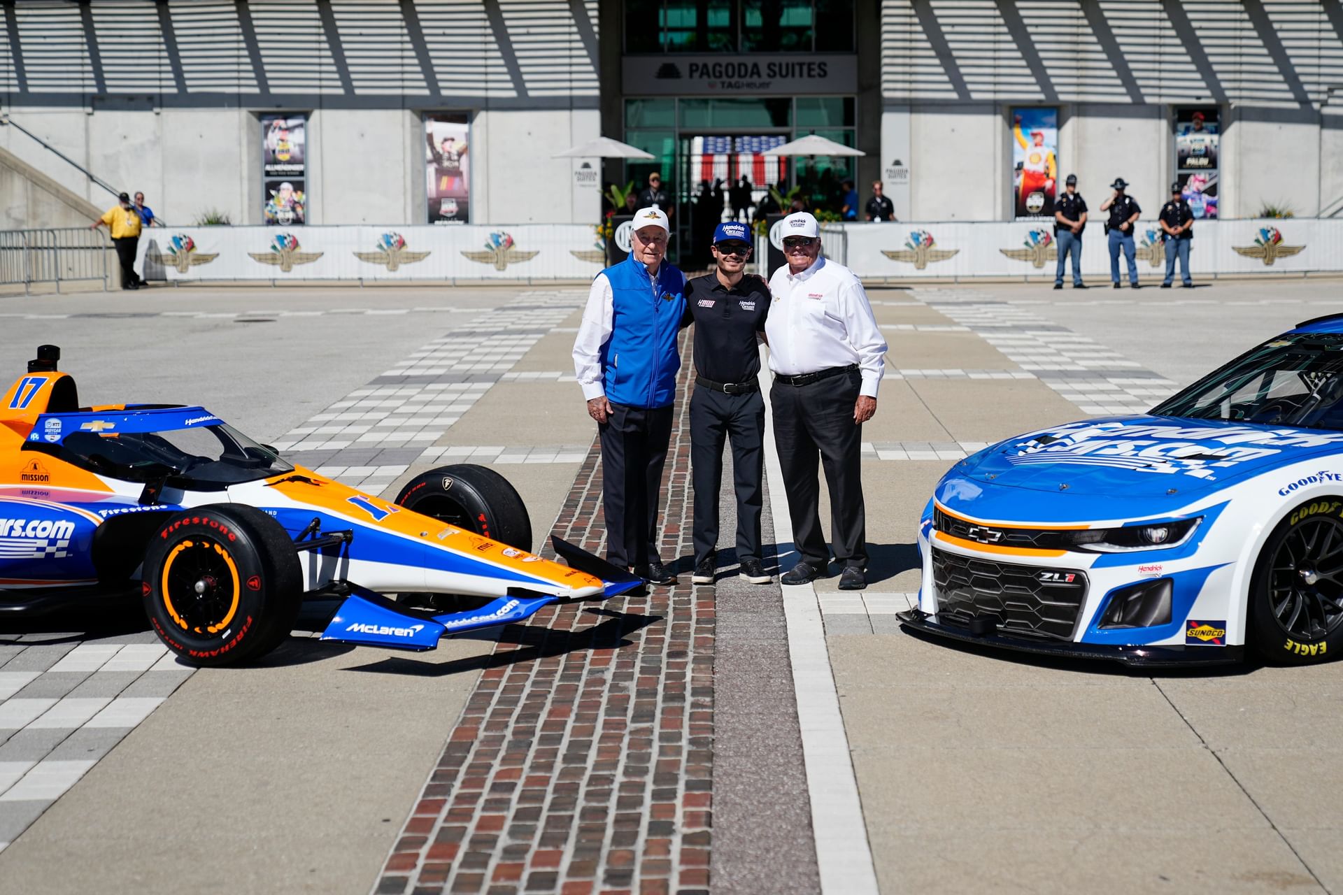 (L-R) Roger Penske, Kyle Larson, and Rick Hendrick before the 2023 Verizon 200. Source: Imagn