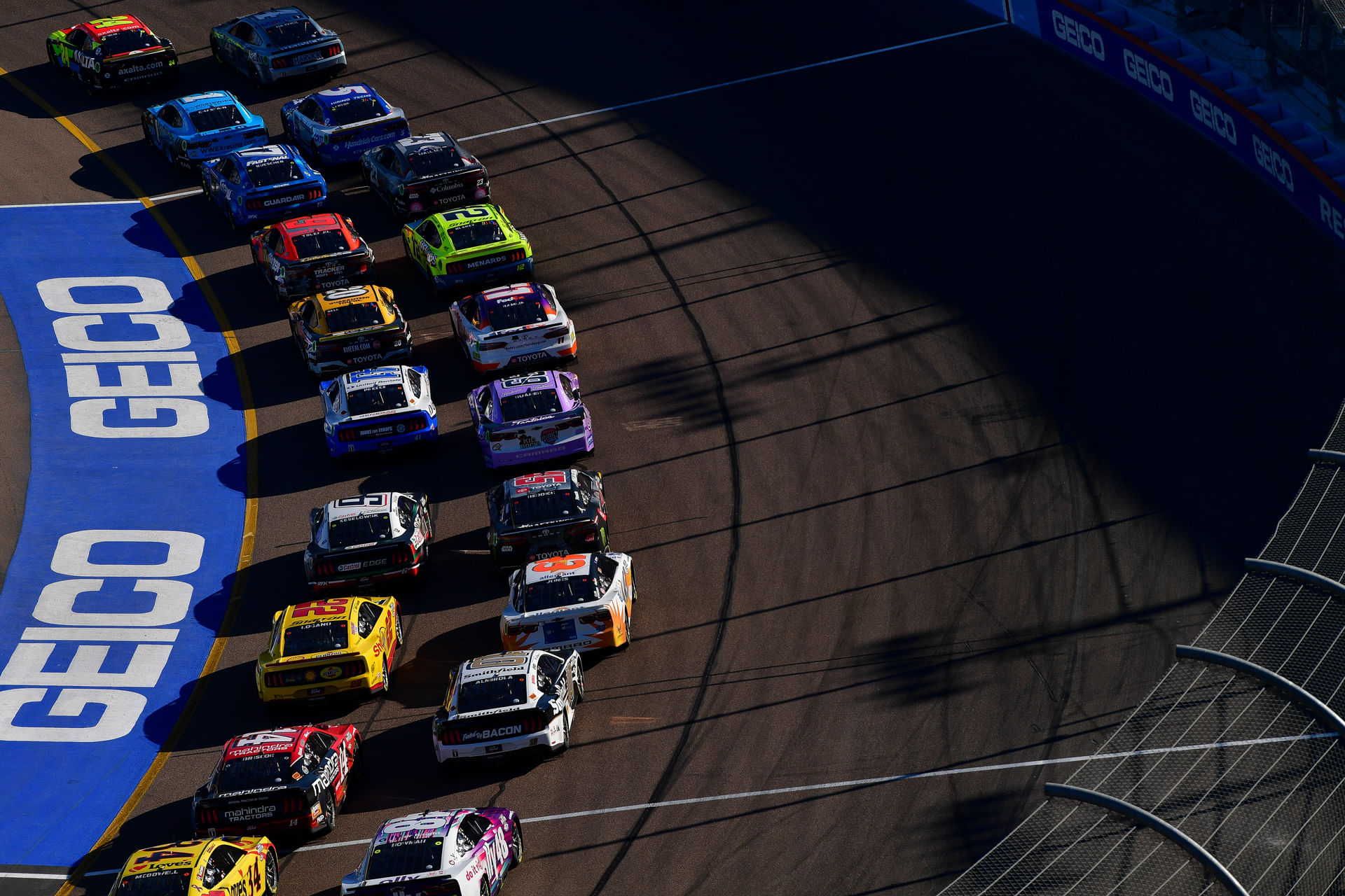 Kevin Harvick (4) leads the start of the 2023 Cup Series Championship race. Source: Imagn