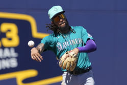 "All JP Crawford had to do is throw at the runner" - Fans erupt after Mariners star hurdles over runner to turn insane double play in ALCS Game 7