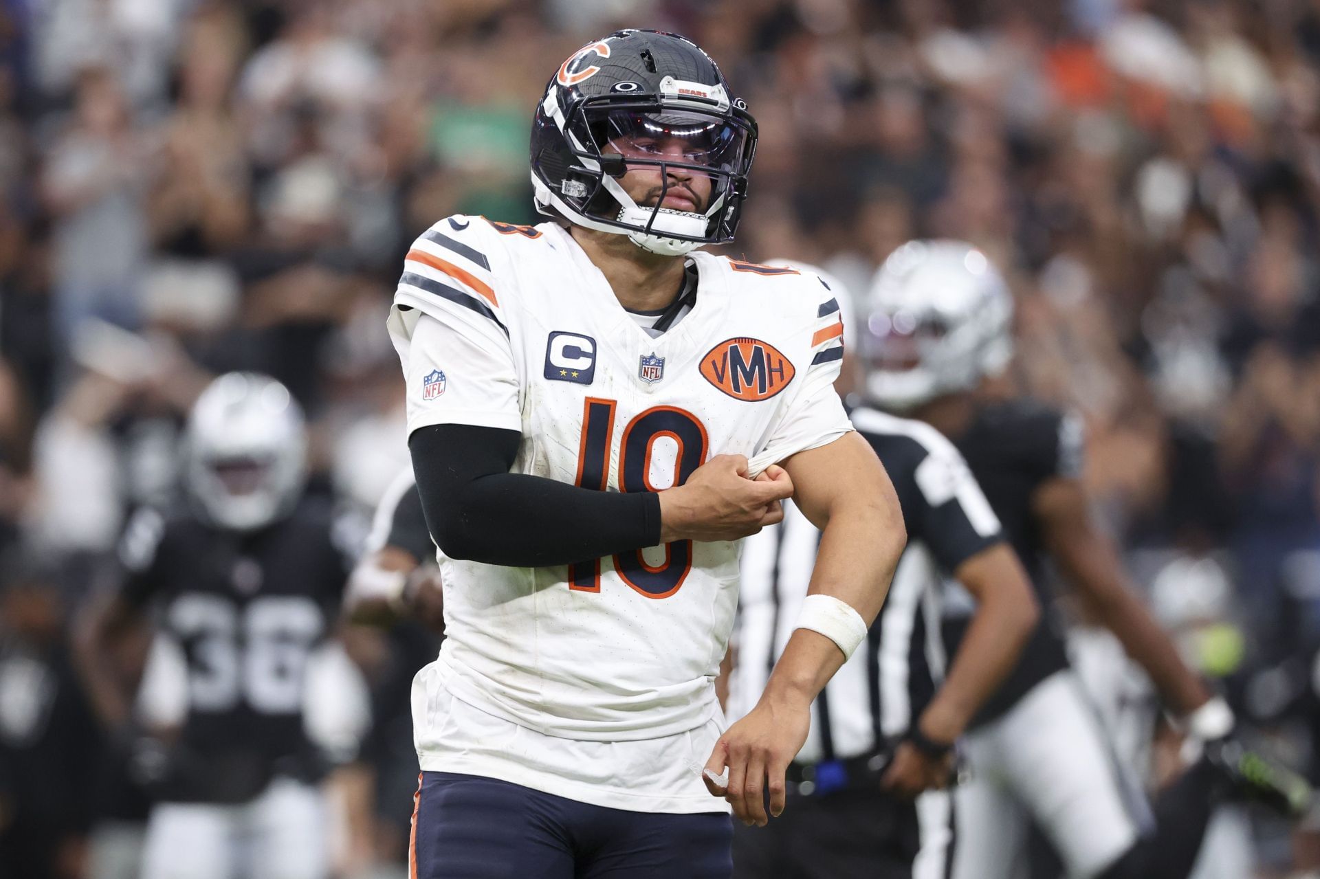 Chicago Bears QB Caleb Williams - NFL 2025 - Source: Getty