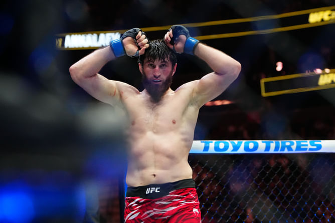Bobby Miller's girlfriend Natalie Loureda catches Magomed Ankalaev's attention at UFC media day