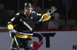 NHL trade rumors: Insider links Canucks to $50,000,000 Flyers forward, to fill 2C void