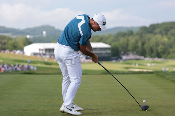 Watch: Viktor Hovland getting into motion at Delhi ahead of the DPWT India Championship