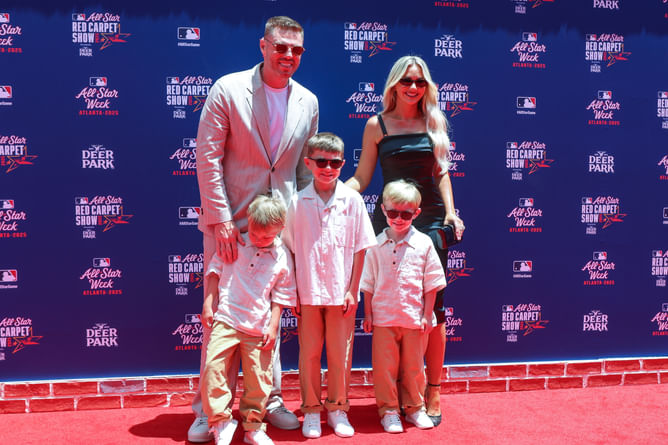 Freddie Freeman’s wife Chelsea poses in custom tees along with sons featuring Dodgers 1B amid postseason games