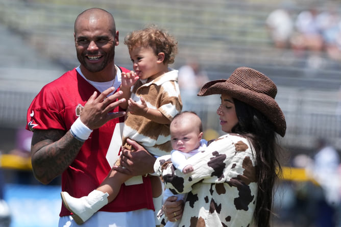 Dak Prescott's fiancée Sarah Jane debuts new nickname for Cowboys QB as he lands in Carolina for Cowboys vs. Panthers Week 6 game