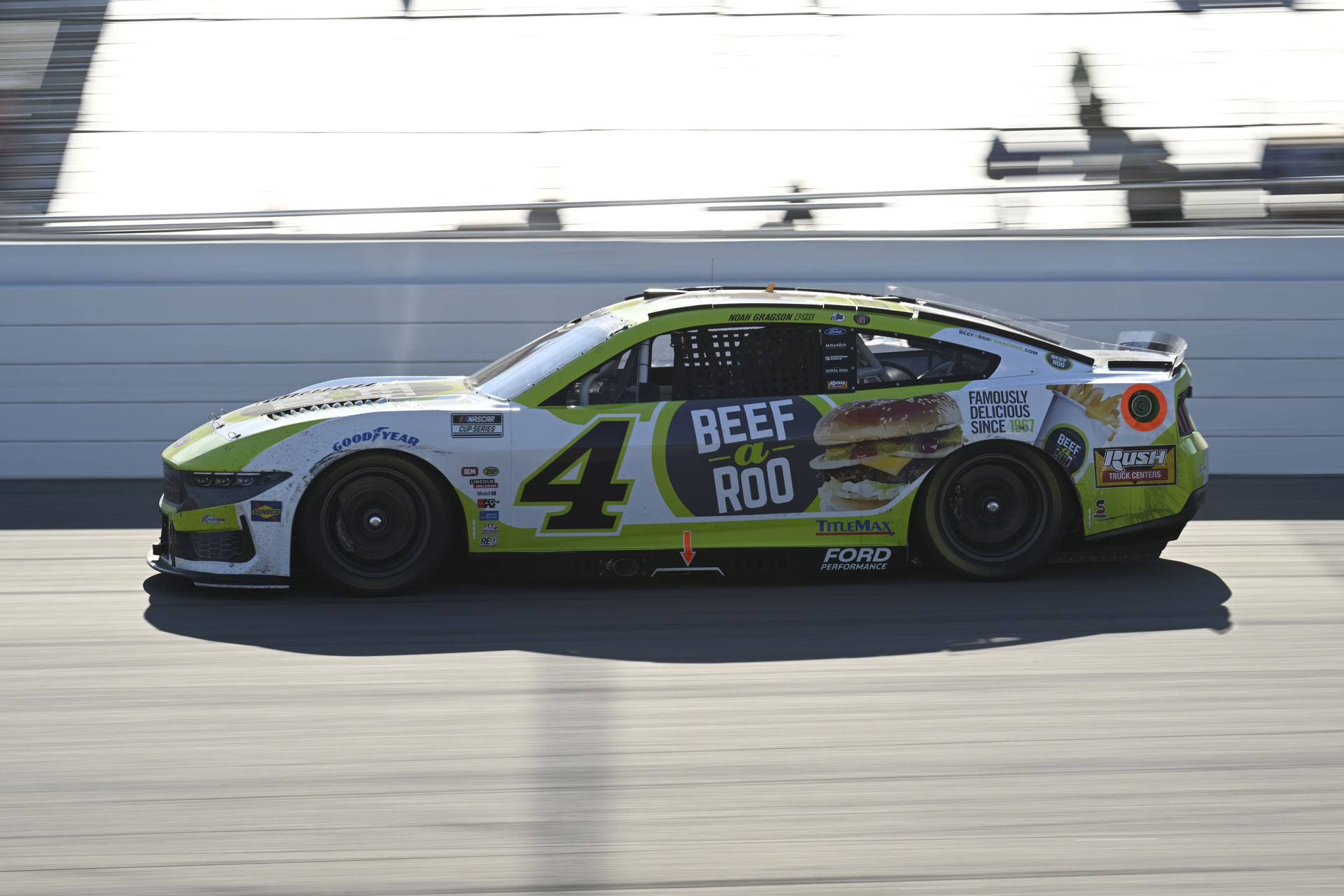Noah Gragson drives the #4 Ford Mustang for Front Row Motorsports - Source: Imagn