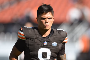 "We all just want to see Shedeur Sanders start": NFL fans react as Dillon Gabriel replaces Joe Flacco as Browns QB1