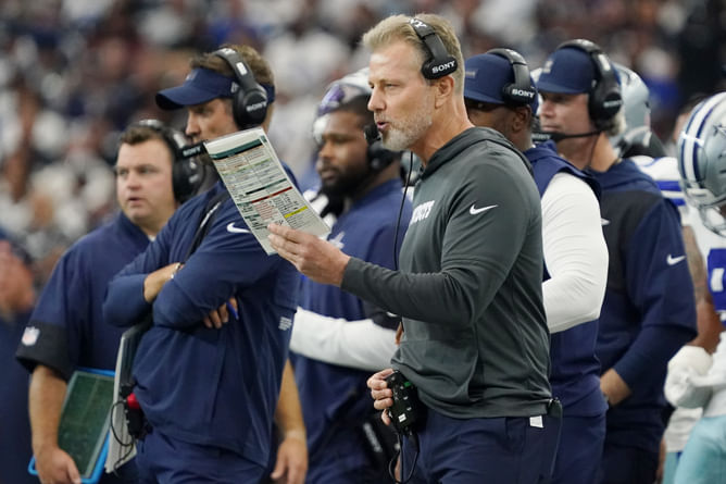 Cowboys CEO Stephen Jones makes his feelings known on Matt Eberflus' future amid calls to fire DC