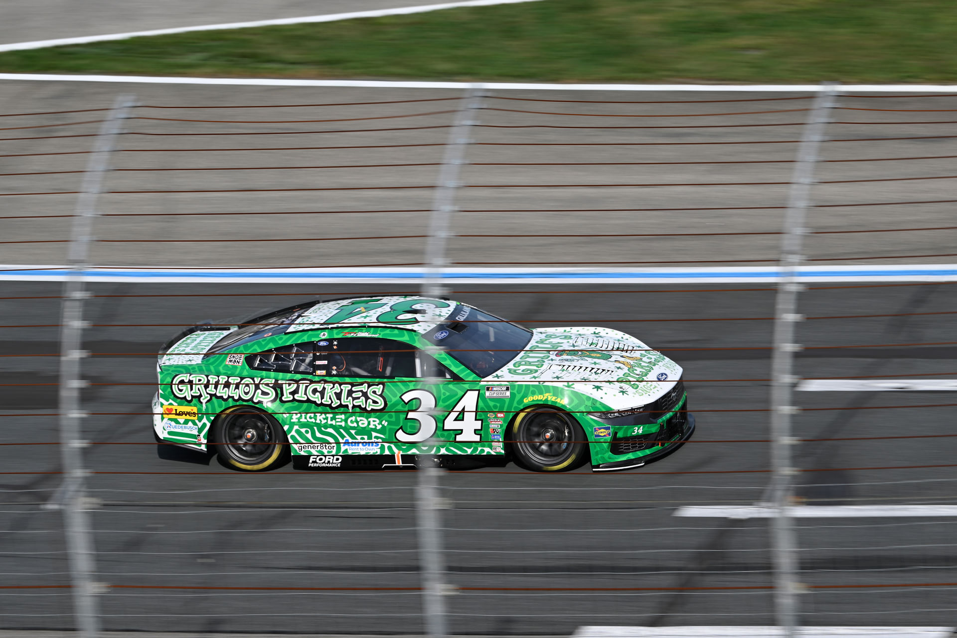 Todd Gilliland drives the #34 Ford Mustang for Front Row Motorsports - Source: Imagn