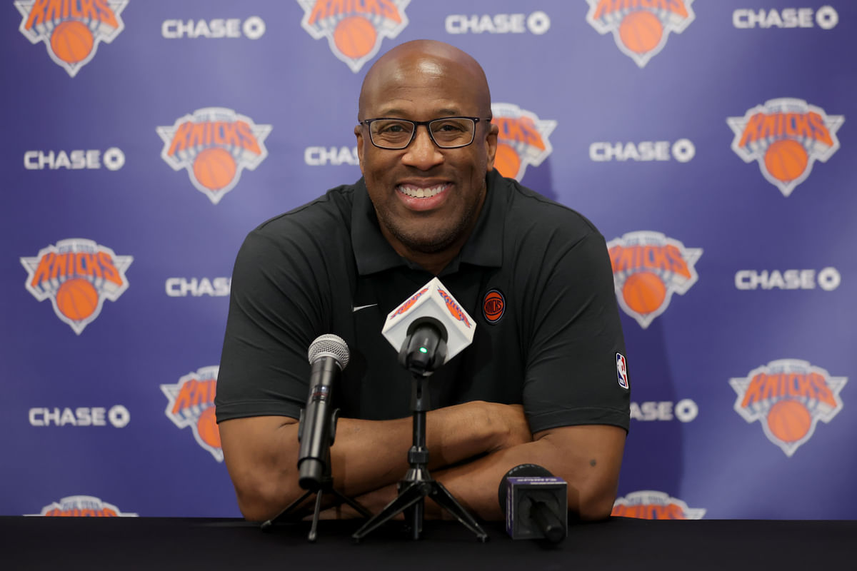 Knicks coach shrugs off rumors of Giannis Antetokounmpo nearly heading to New York this offseason