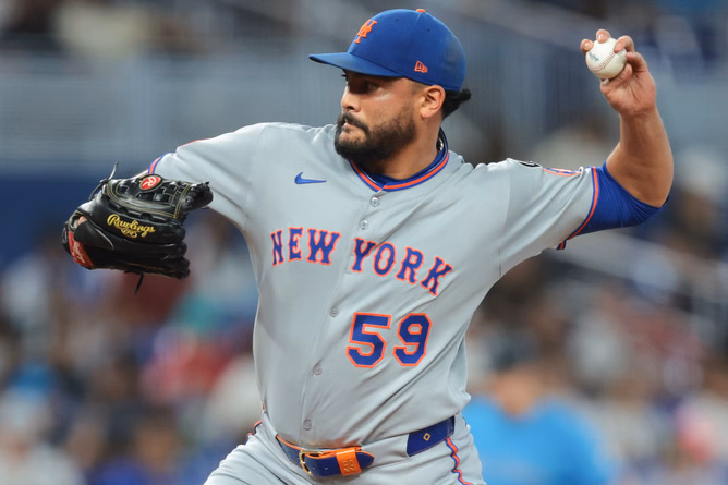 “Truly stupid” - Fans baffled as Mets’ Sean Manaea delays elbow surgery after rough 2025 campaign