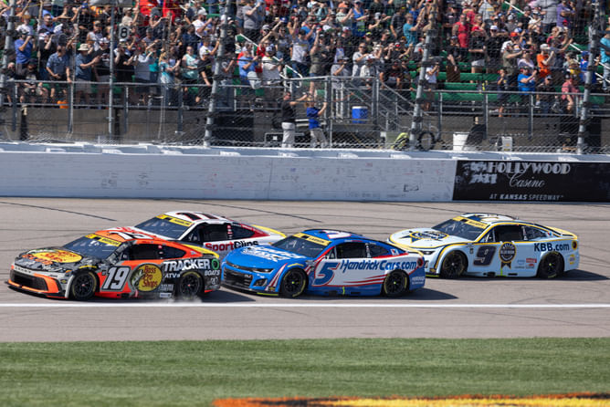 NASCAR insider points to Denny Hamlin’s mechanical woes amid a ‘wide-open’ Championship 4 race