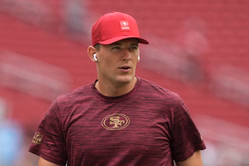 “Harvey Dent at QB” “The suit is awful”: NFL fans react to Mac Jones’ pregame outfit for Rams vs. 49ers Week 5 clash