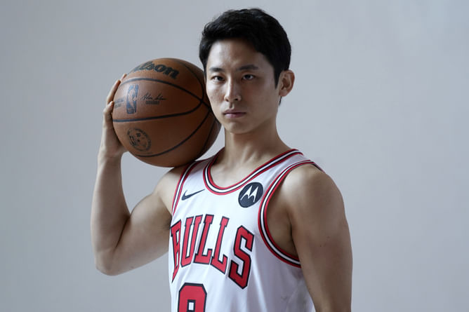 "Used him for motion and then ditched him": NBA fans slam Bulls for waiving Japanese sensation Yuki Kawamura