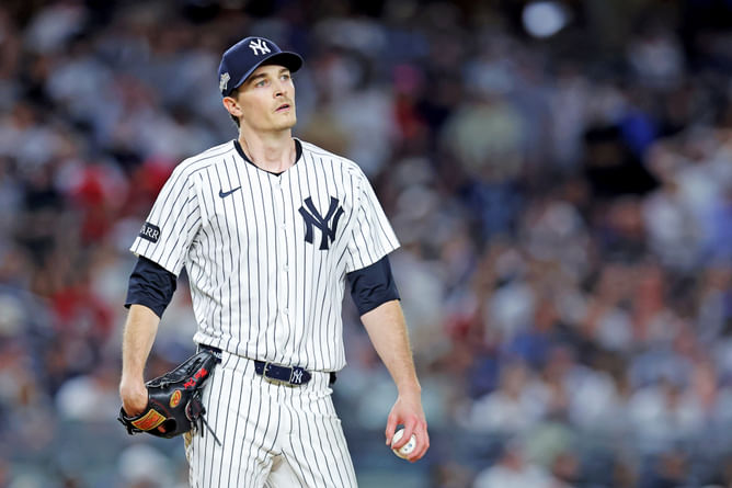 “It’s not Max Fried or Luke Weaver on the mound!” - Fans mock Blue Jays' cold start as team blows ALCS Game 1 vs. Mariners
