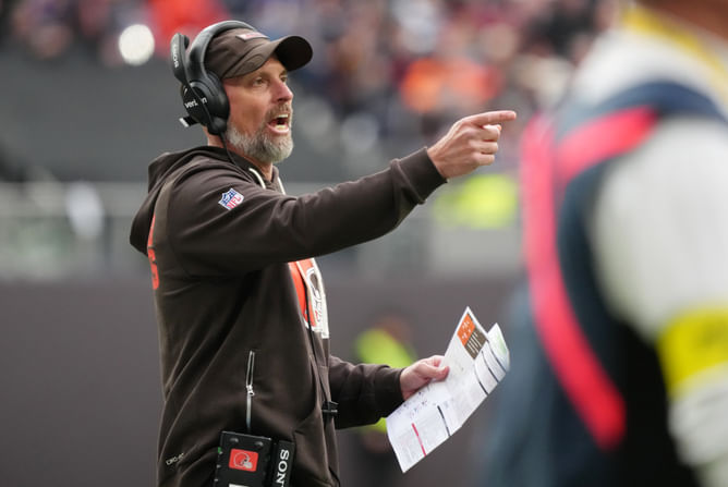 Tony Grossi hints Kevin Stefanski being overruled on Shedeur Sanders’ QB2 promotion after Joe Flacco trade
