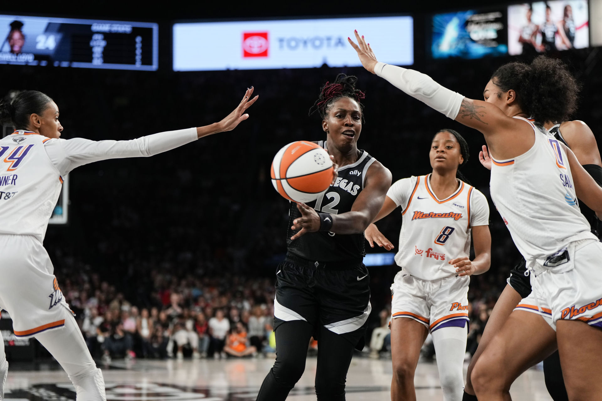 "People gotta eat their wordsssssss": Chelsea Gray delivers befitting response to naysayer after 4th WNBA title