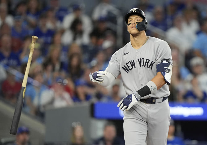 “Aaron Judge's not used to so much running outside” - Fans clown Yankees’ No. 99 after horrendous error leads to 13-7 Game 2 loss