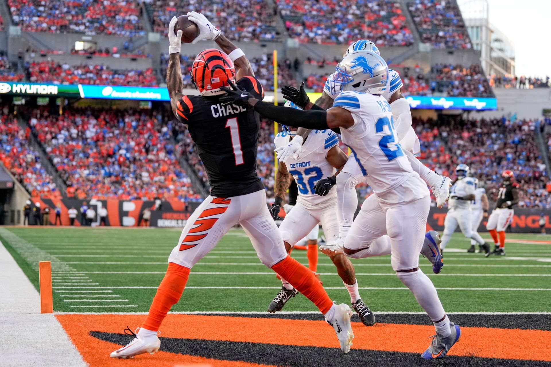 Syndication: The Enquirer - Cincinnati Bengals wide receiver Ja&#039;Marr Chase (1) makes a catch for a touchdown against Detroit Lions during the second half at Paycor Stadium in Cincinnati on Sunday, Oct. 5, 2025. Source: Imagn