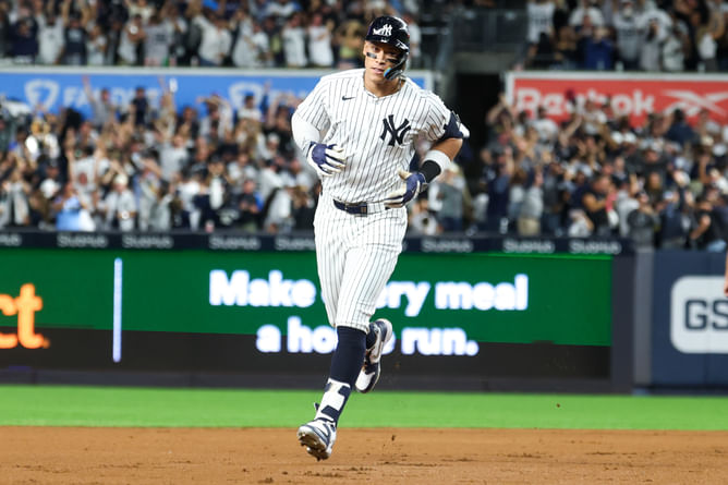 "Absolutely disgraceful"; "Classless idiots" - MLB fans outraged as Yankees supporters boo Canadian National Anthem ahead of ALDS Game 3