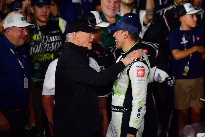 Aric Almirola triumphs in Las Vegas, punches No.19 JGR team’s ticket to the Phoenix finale