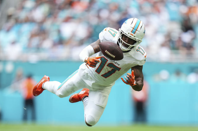 Ian Rapoport reveals Dolphins' stance on Jaylen Waddle trade ahead of Week 7 game vs. Browns