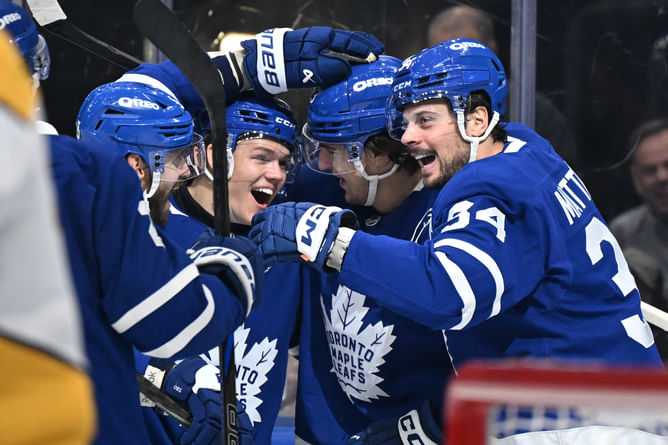 Auston Matthews drops 1-word reaction as Easton Cowan gets Maple Leafs POTG belt for scoring first NHL point