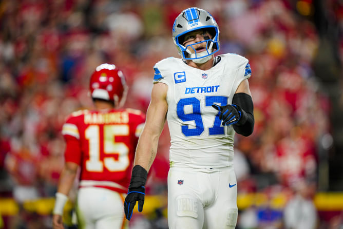 "Lions players are gambling on football": NFL fans react as Aidan Hutchinson rocks USC sweater after losing bet to Amon-Ra St Brown