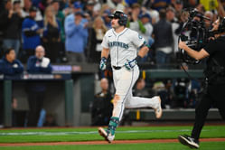 Cal Raleigh’s girlfriend Hannah Shimek drops 3-word message as Mariners close in on ALCS title vs. Blue Jays