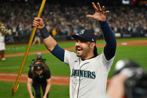 "Sorry for everything I said" - Fans apologise for earlier jabs as Eugenio Suarez cradles daughters after emotional game-winning grand slam