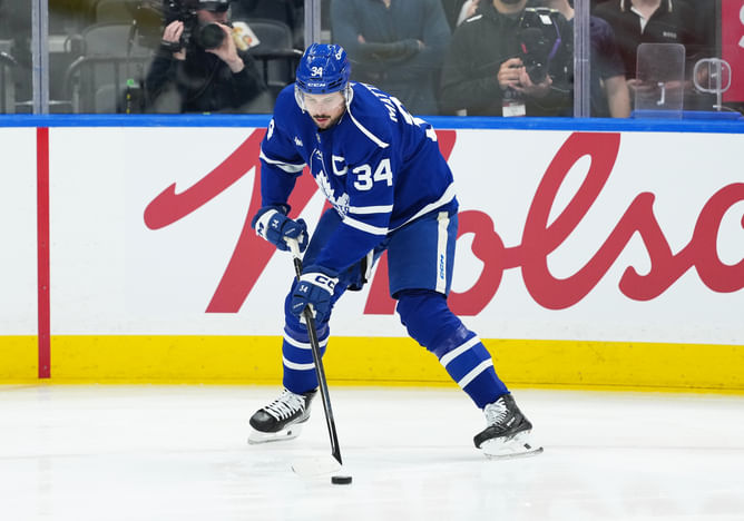 Maple Leafs' Auston Matthew drops 1-word reaction as Blue Jays advances to World Series after three decades