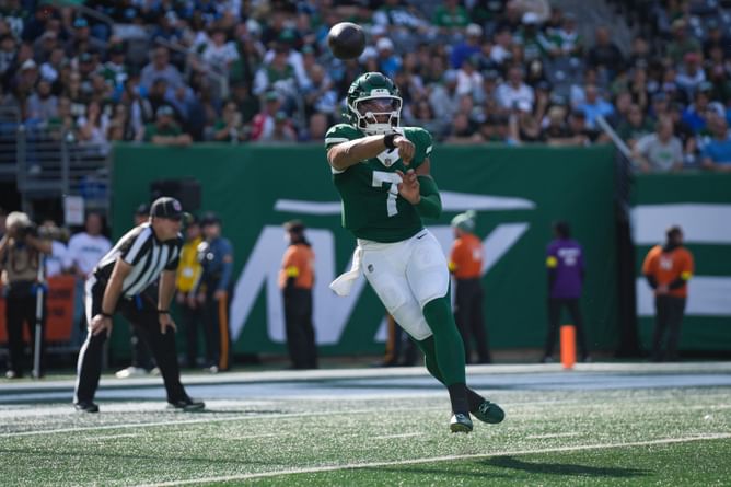 Justin Fields gets bad news as Aaron Glenn hints tough Jets QB decision for Week 8 game vs. Bengals after going 0-7 in 2025 NFL season
