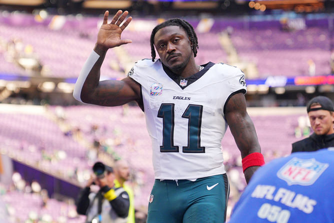 “A.J. Brown prefers to be traded”: Dan Orlovsky makes feelings known on Eagles WR’s hidden message behind wanting more throws from Jalen Hurts
