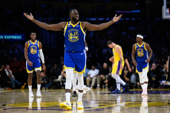 "Luka is Incredible, But Bron is Bron": Draymond Green Drops Honest Reaction on LeBron James Sitting in "Phil Jackson" Chair