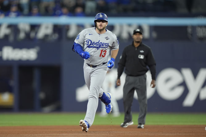 “Kevin Gausman sucks”; “Fraud Jays in shambles” - Fans buzz as back-to-back homers from Will Smith and Max Muncy end Jays ace’s dominant streak