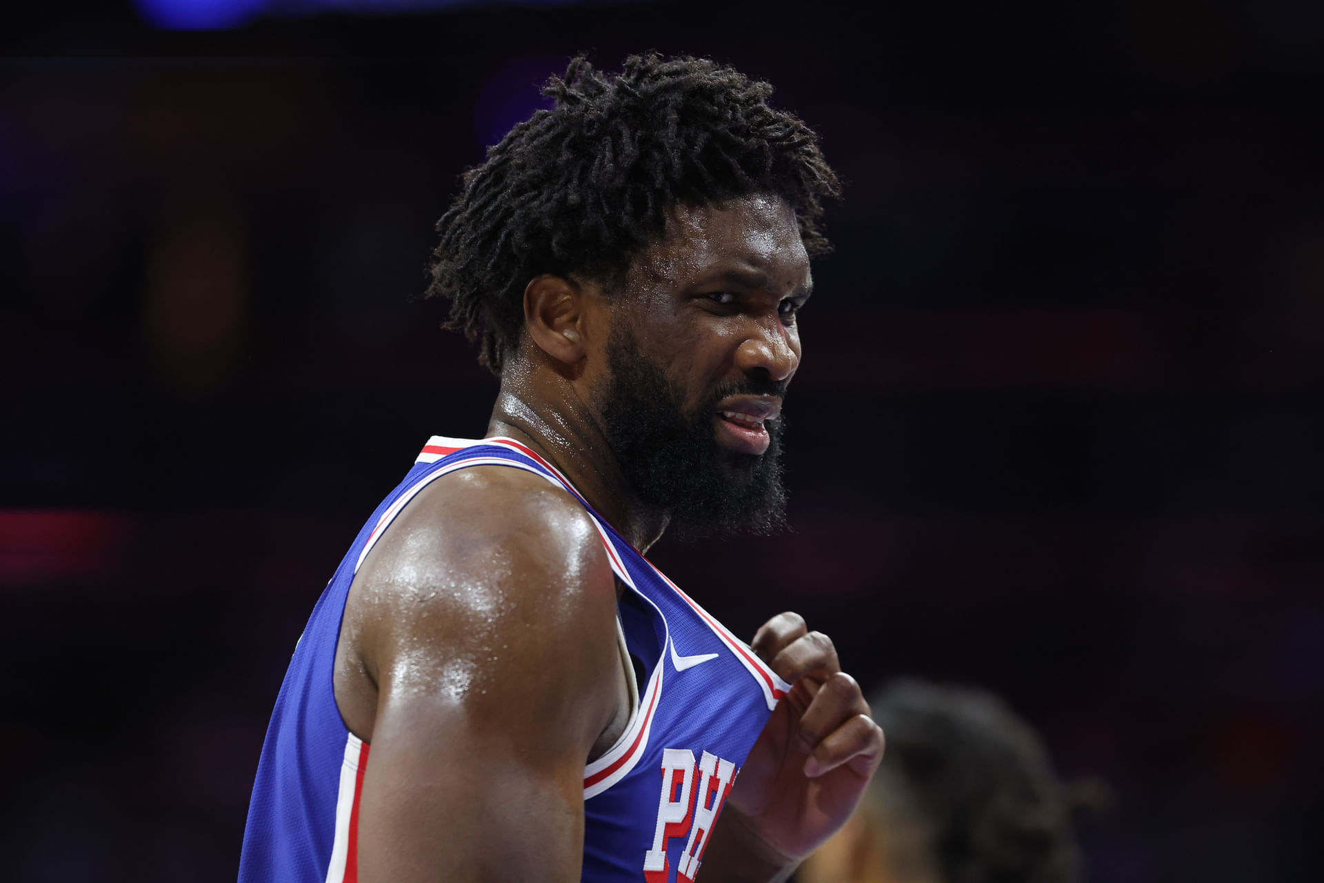 &quot;He finna be out for weeks&quot;: Fans Panic as Joel Embiid Clutches Both Knees After Awkward Fall (Source: Imagn)