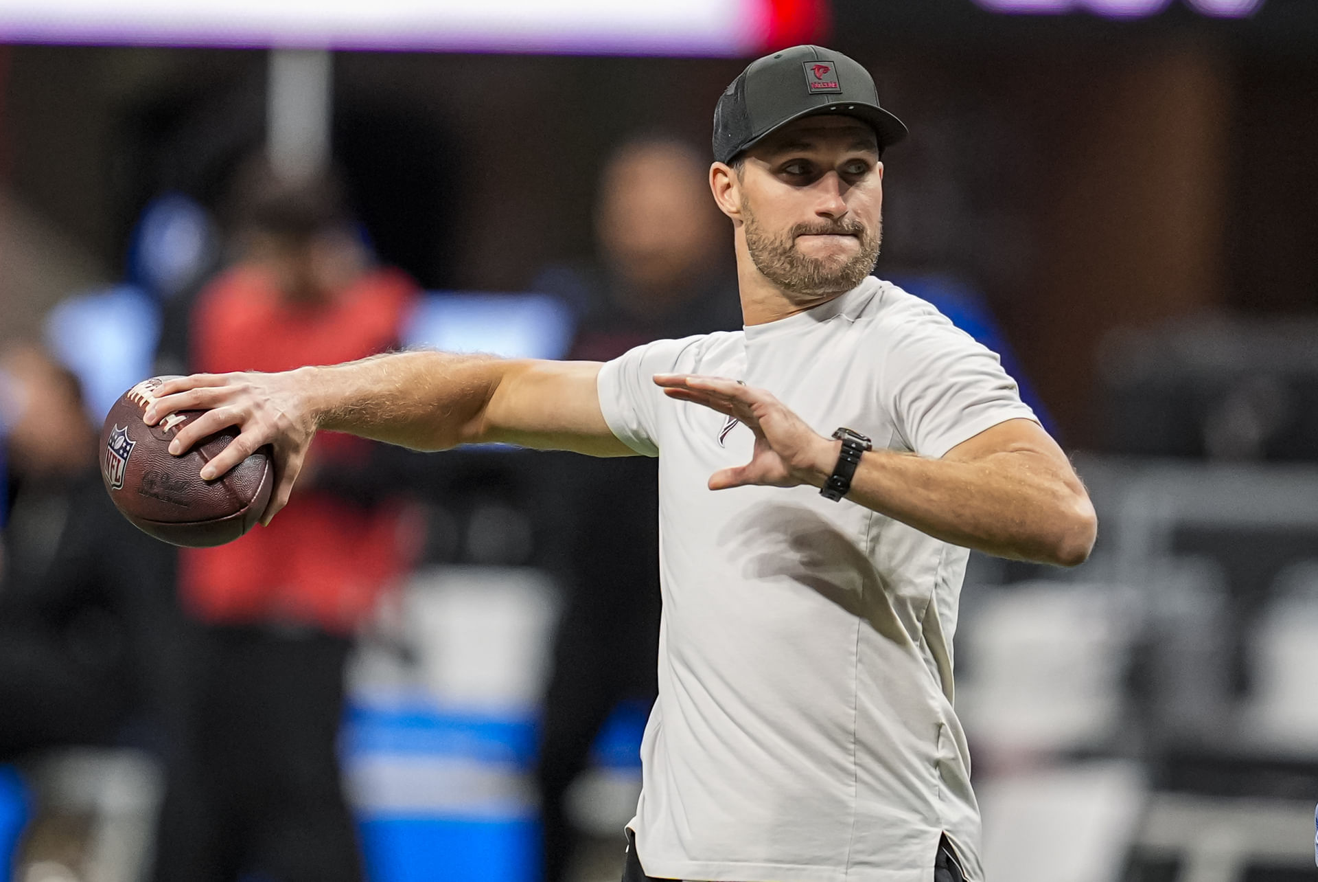 Fãs da NFL detonam Kirk Cousins após derrota dos Falcons: "Precisa ser investigado!"