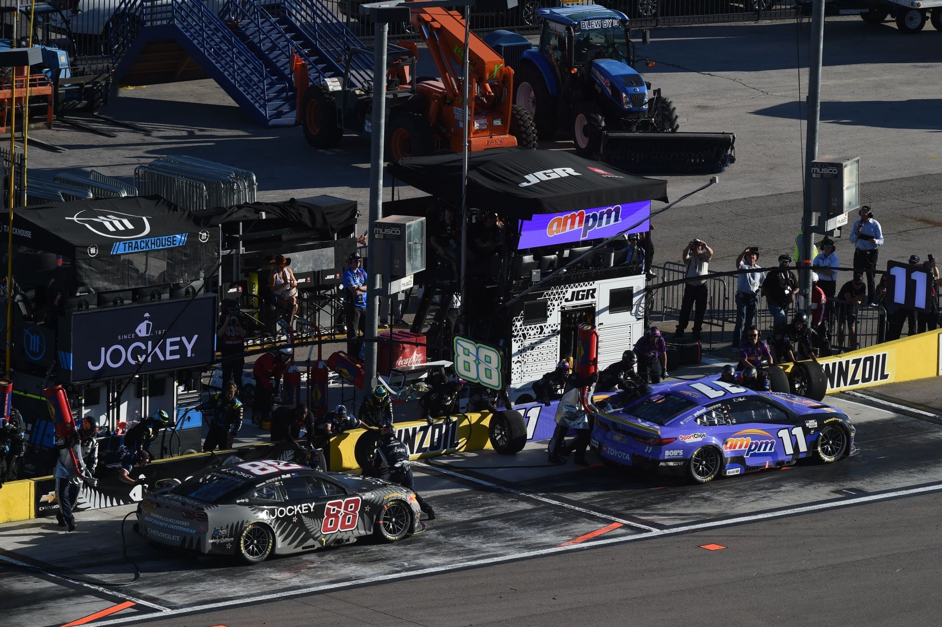 Shane Van Gisbergen (88) and Denny Hamlin (11) during the South Point 400. Source: Getty